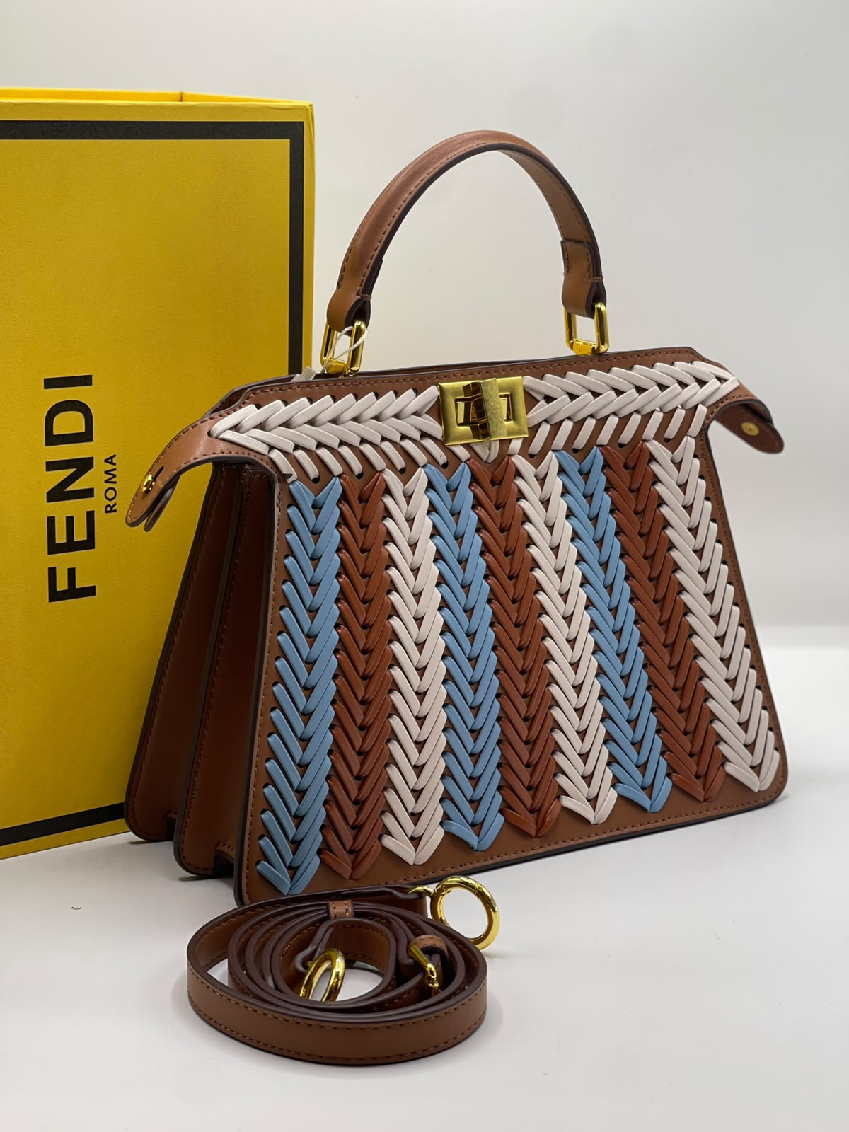 FENDI Peekaboo ISeeU Small Handbag – Elegant Designer Style with Adjustable Shoulder Strap