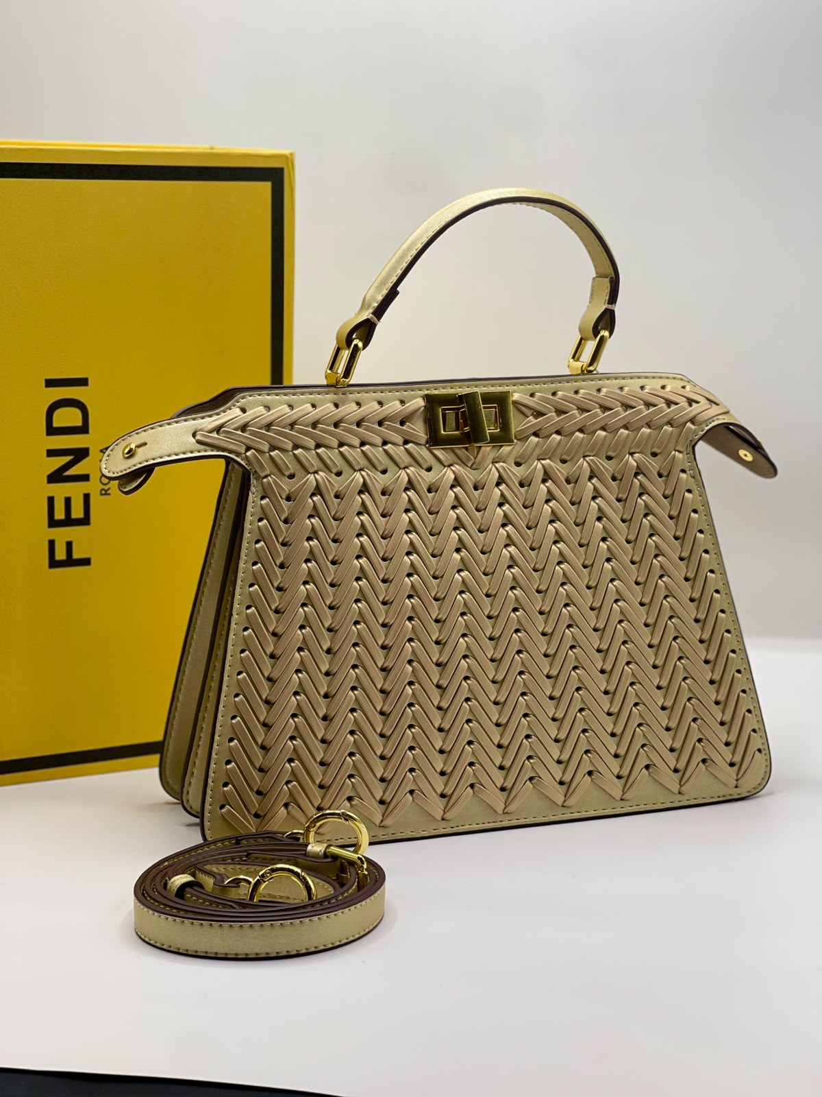 FENDI Peekaboo ISeeU Small Handbag – Elegant Designer Style with Adjustable Shoulder Strap
