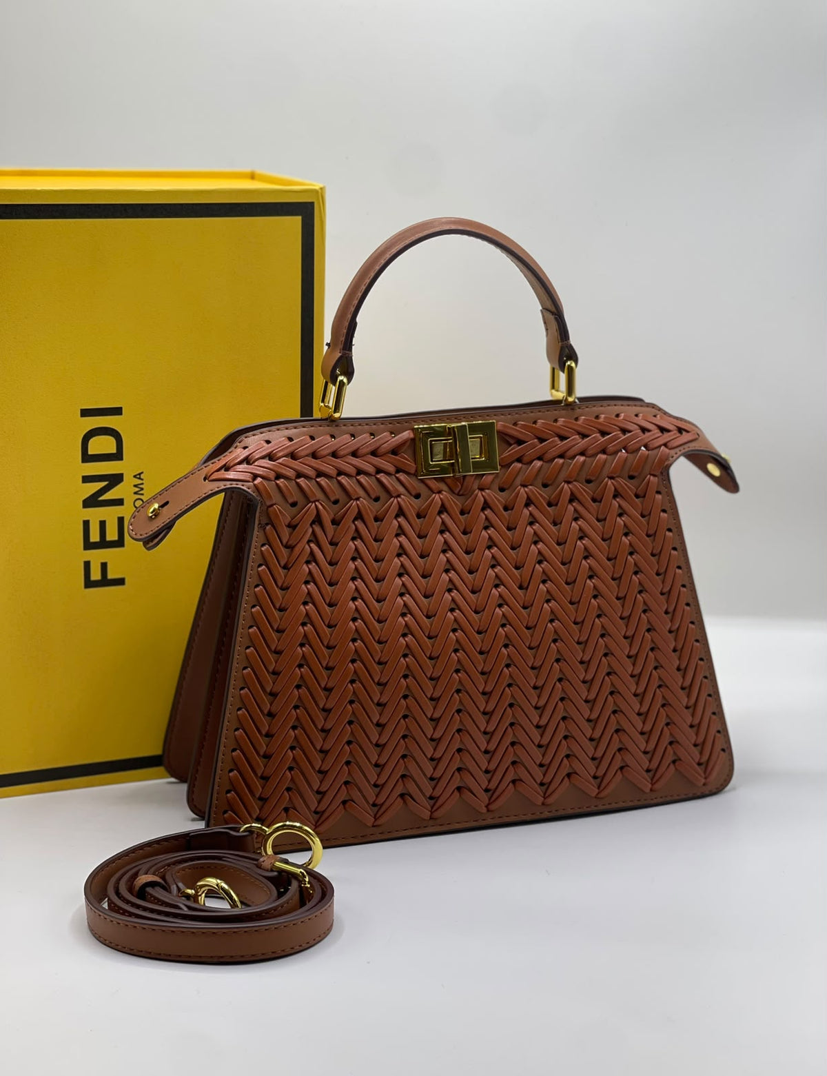 FENDI Peekaboo ISeeU Small Handbag – Elegant Designer Style with Adjustable Shoulder Strap